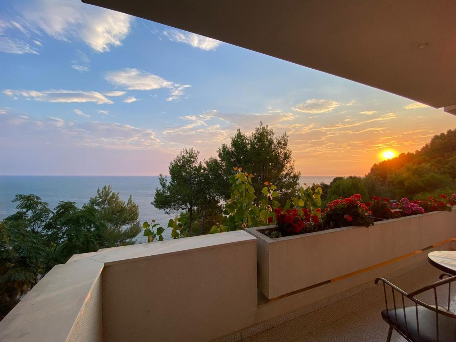 דורס Villa D Hotel-Restaurant-Private Beach מראה חיצוני תמונה